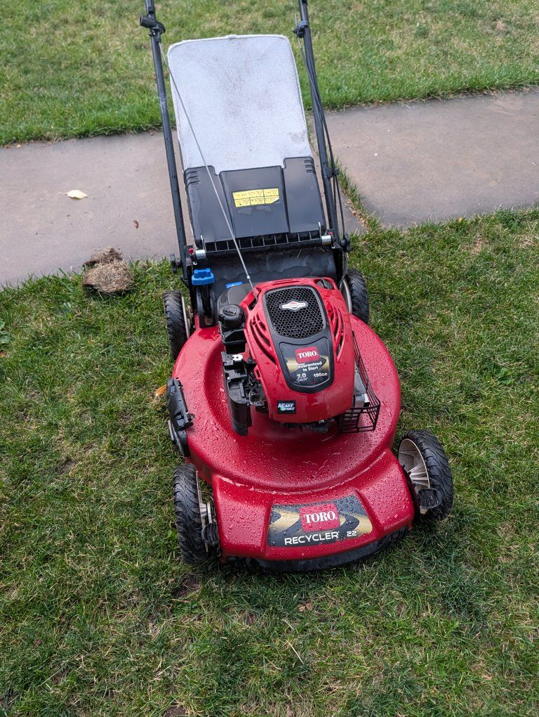 Toro Recycler 22" Gas Walk-Behind Self-Propelled Lawn Mower w/ Bag
