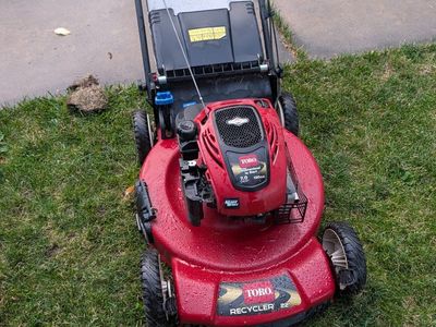 Toro Recycler 22" Gas Walk-Behind Self-Propelled Lawn Mower w/ Bag