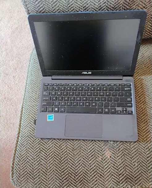 ASUS ASUS VivoBook E203M