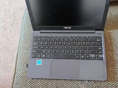 ASUS ASUS VivoBook E203M