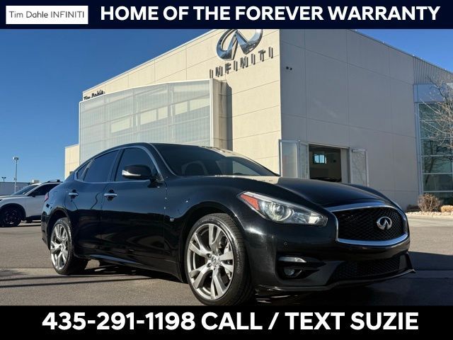 2016 Infiniti Q70 3.7