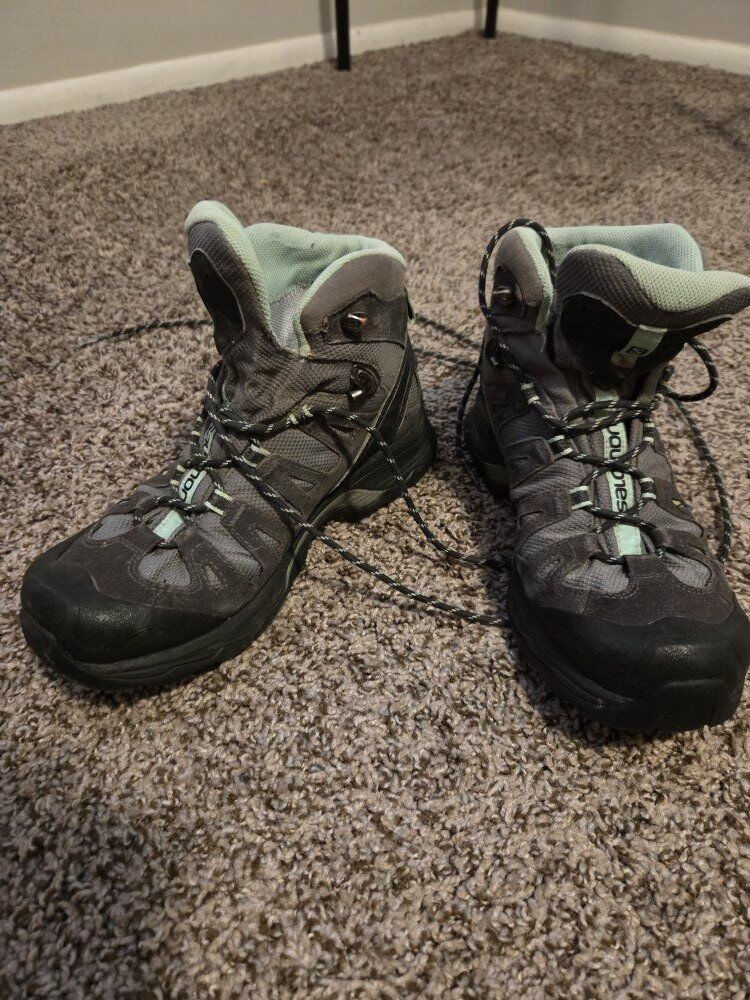 Size 8.5 Salomon Women's Hiking Boots