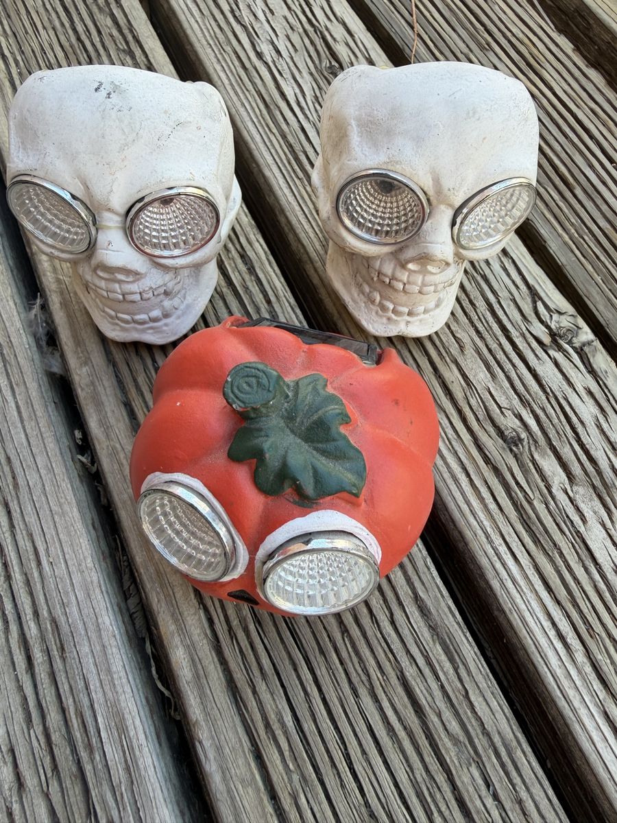 Solar Powered Skull & Pumpkin Halloween Pathway Lights - Set of 3 Outdoor Decorations