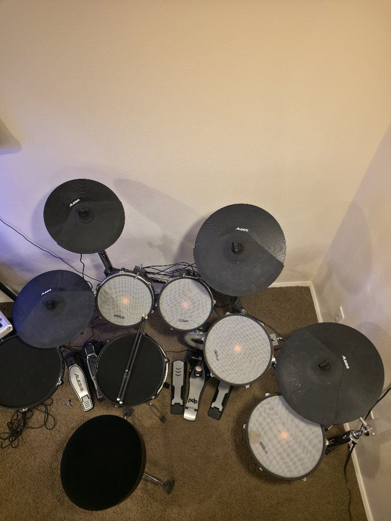 Alesis DM10 Custom 7-Piece Electronic Drum Set - Upgraded Gibraltar Rack & Hardware
