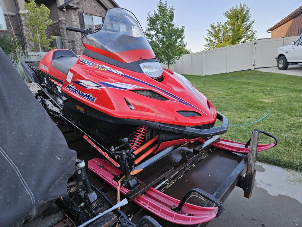 Yamaha Mountain Max 700 Triple  LONG TRACK Snowmobile
