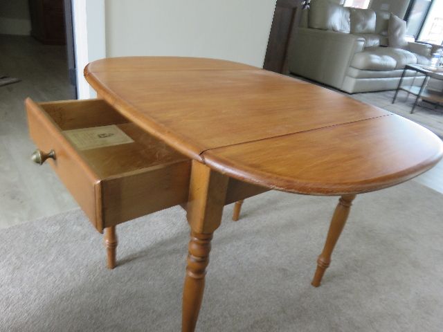 MID-CENTURY (1950'S) CONANT BALL SOLID MAPLE END LEAF END TABLE