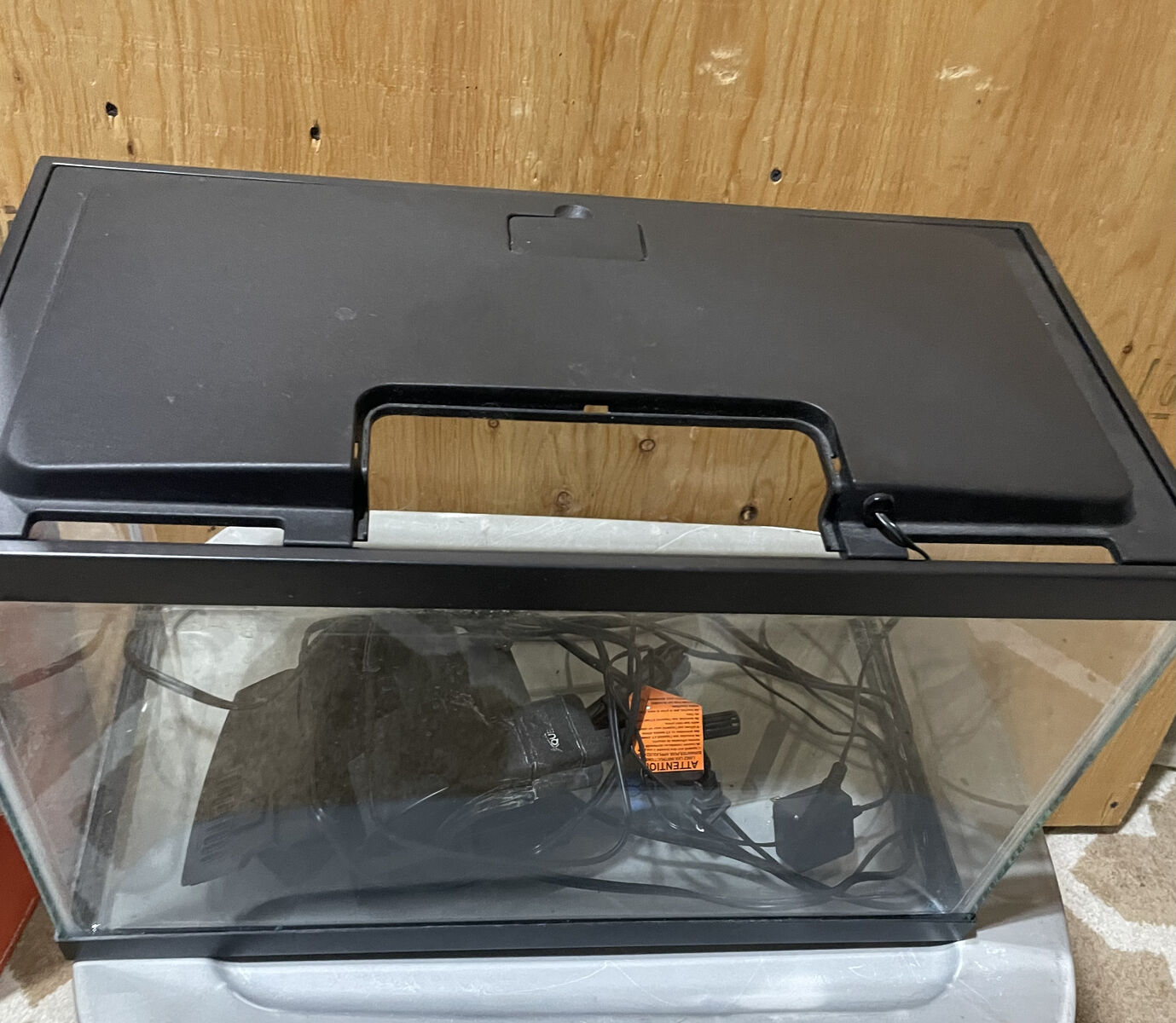 10 gallon Fish Aquarium with accessories