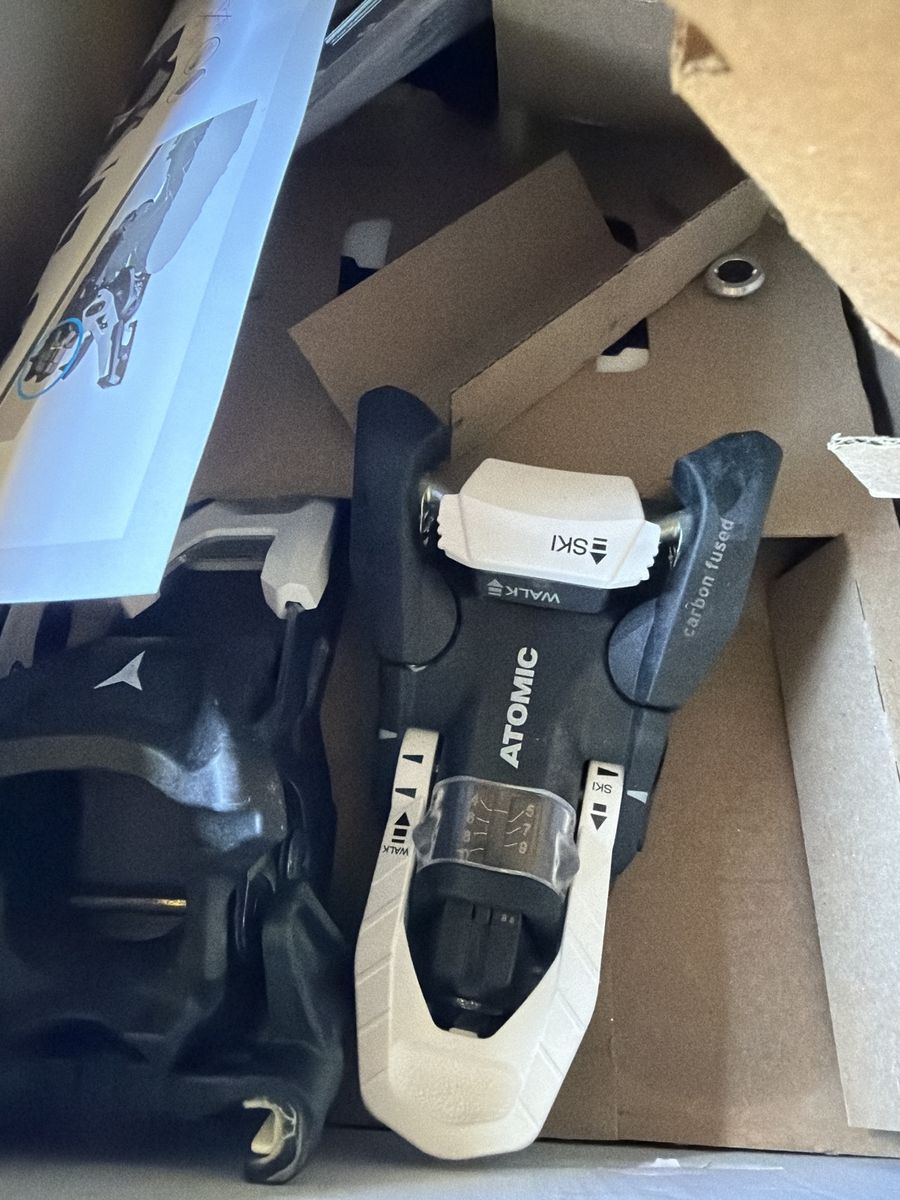 Atomic shift 10 sh120 black and white bindings ski