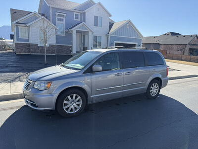 2014 CHRYSLER TOWN AND COUNTRY Touring
