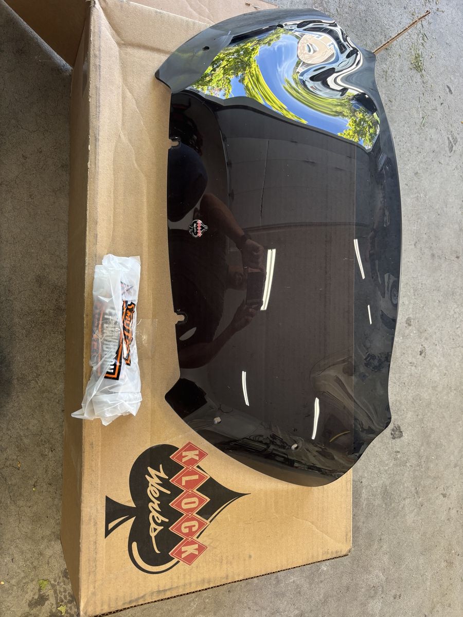 Klockwerks 10” Dark Smoke Flare windshield.