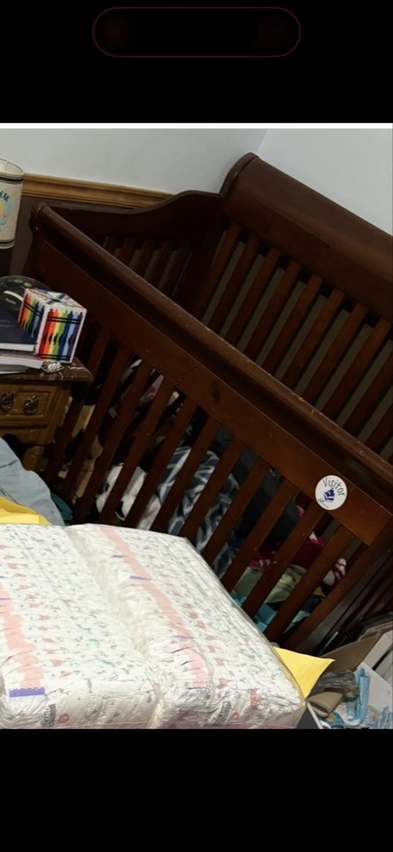Free crib (no hardware)