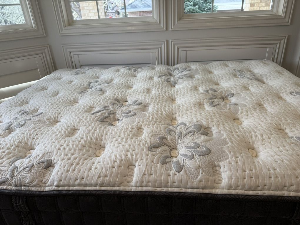 Flawless! Aireloom Queen mattress! Only $800