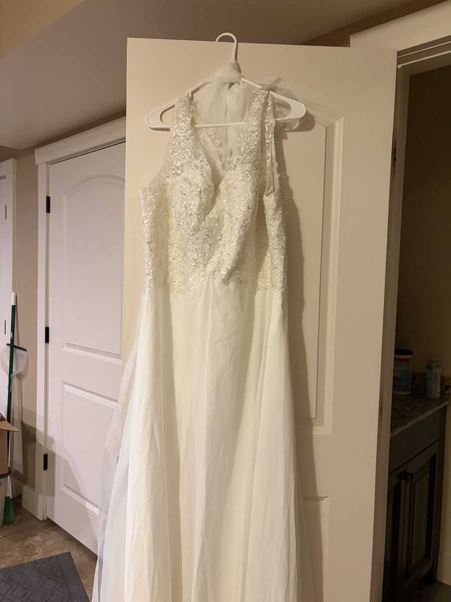 Size 20W Wedding Dress w/tiara & vail