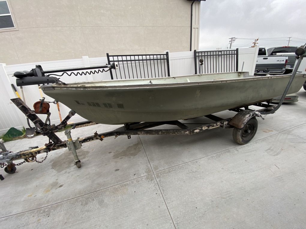Herters Yukon Fiberglass Boat And Trailer