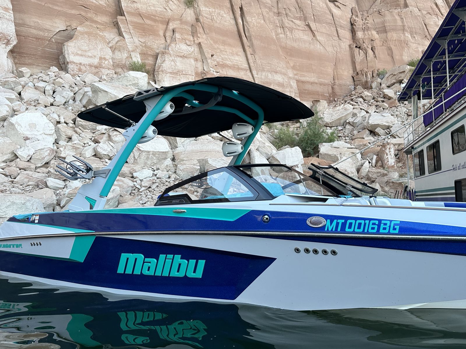 2023 Malibu 23MXZ Wake surf boat