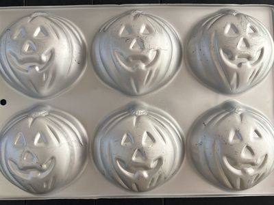 Vintage Aluminum Jack-O'-Lantern Pumpkin Cakelette Muffin Pan - 6 Cavity