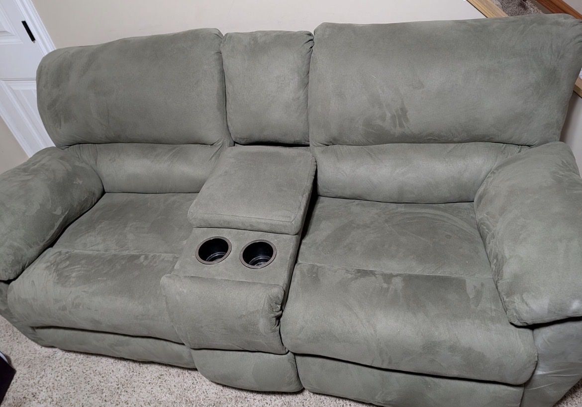 Reclining loveseat w/console