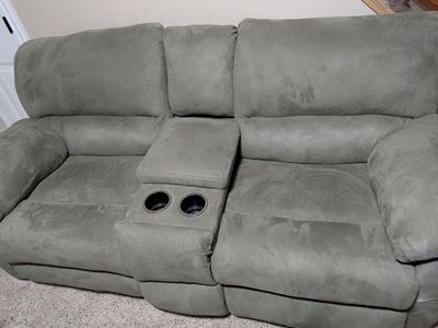 Reclining loveseat w/console