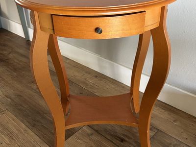 Small Side Table/Plant Stand