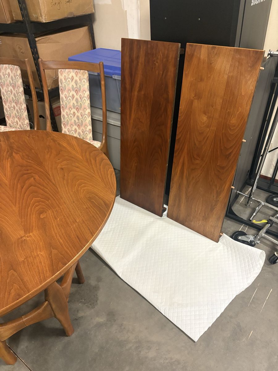 Mid Century Modern (mid-century) Walnut Round Dining Table with Two Extension Leaves & 4 Chairs