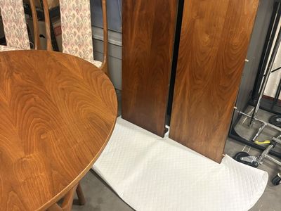Mid Century Modern (mid-century) Walnut Round Dining Table with Two Extension Leaves & 4 Chairs