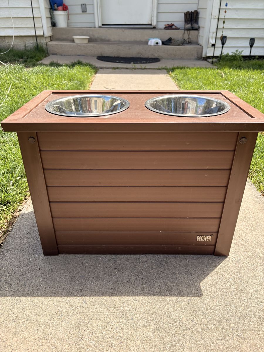 Dog bowl stand