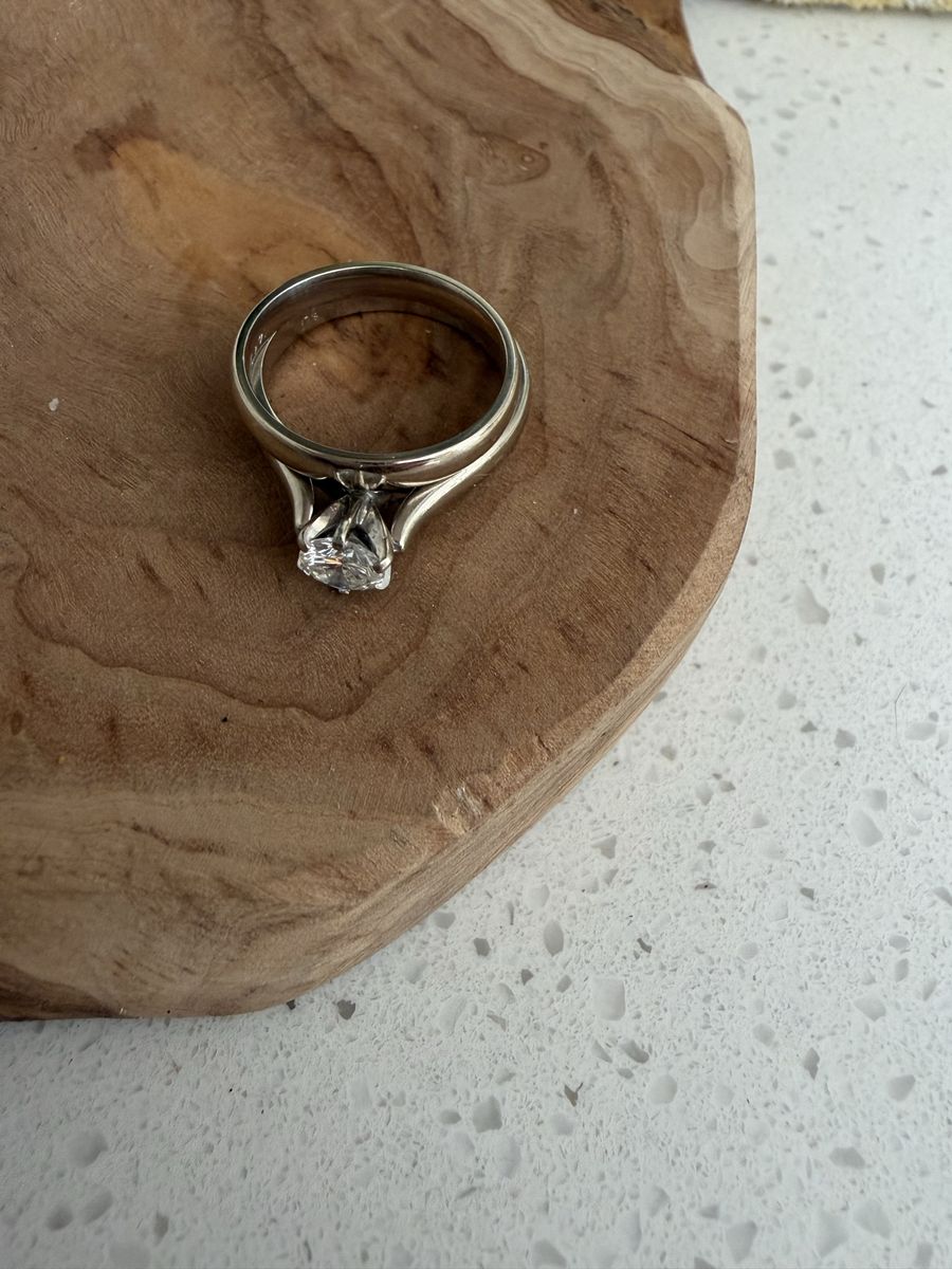 14KT white gold wedding ring set.