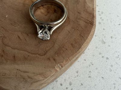 14KT white gold wedding ring set.