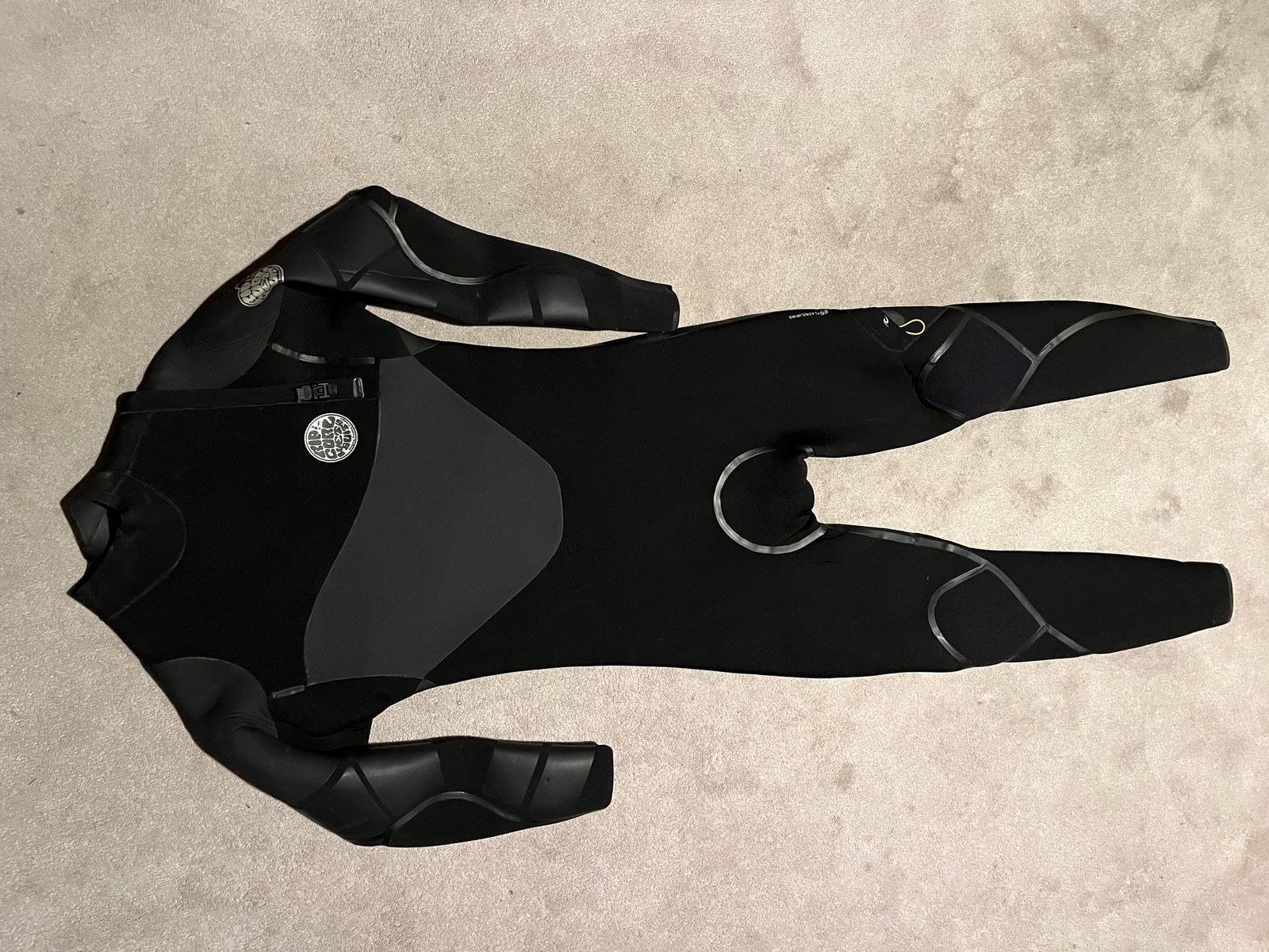 Worn once.  Rip Curl Flashbomb Wetsuit Men's Size XXL Long Sleeve Full Suit 3/2mm Zipperless Black