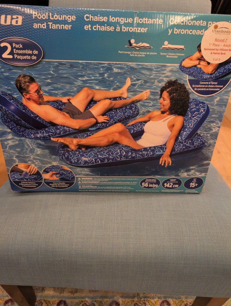 two pack pool lounge