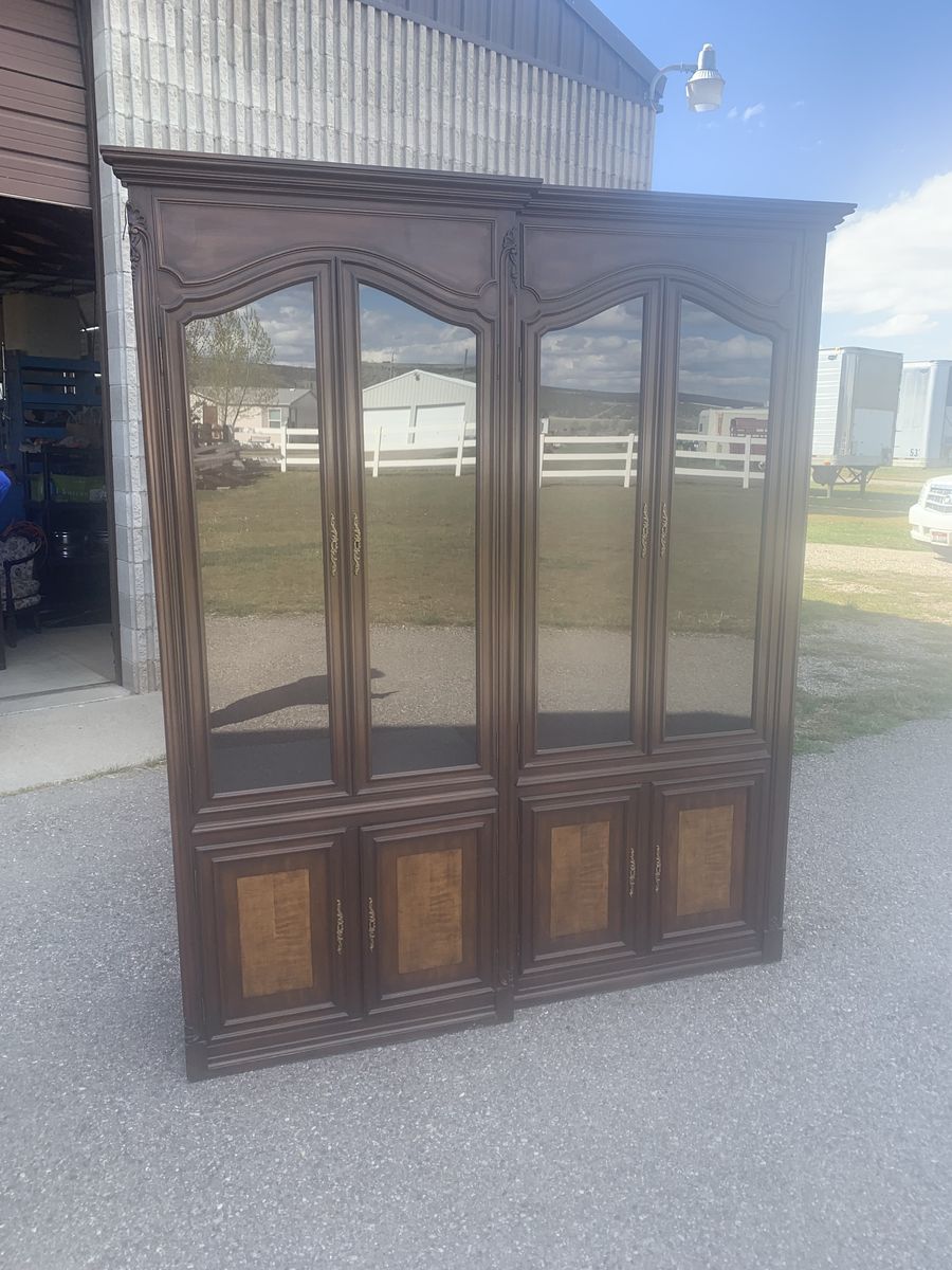 BEAUTIFUL 3 PIECE DINING CHINA HUTCH