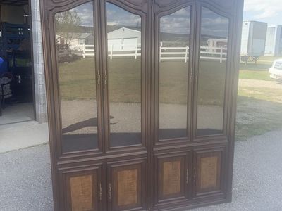 BEAUTIFUL 3 PIECE DINING CHINA HUTCH