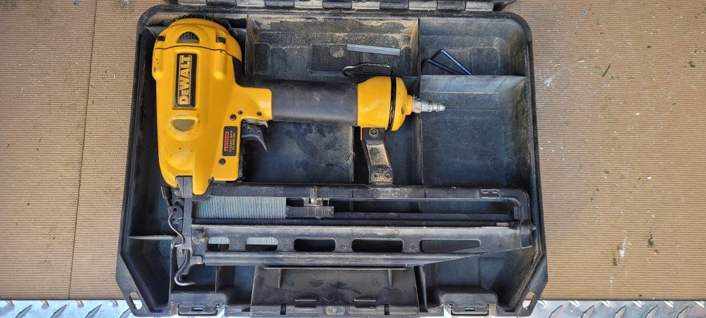 DeWalt 16 gauge brad nailer