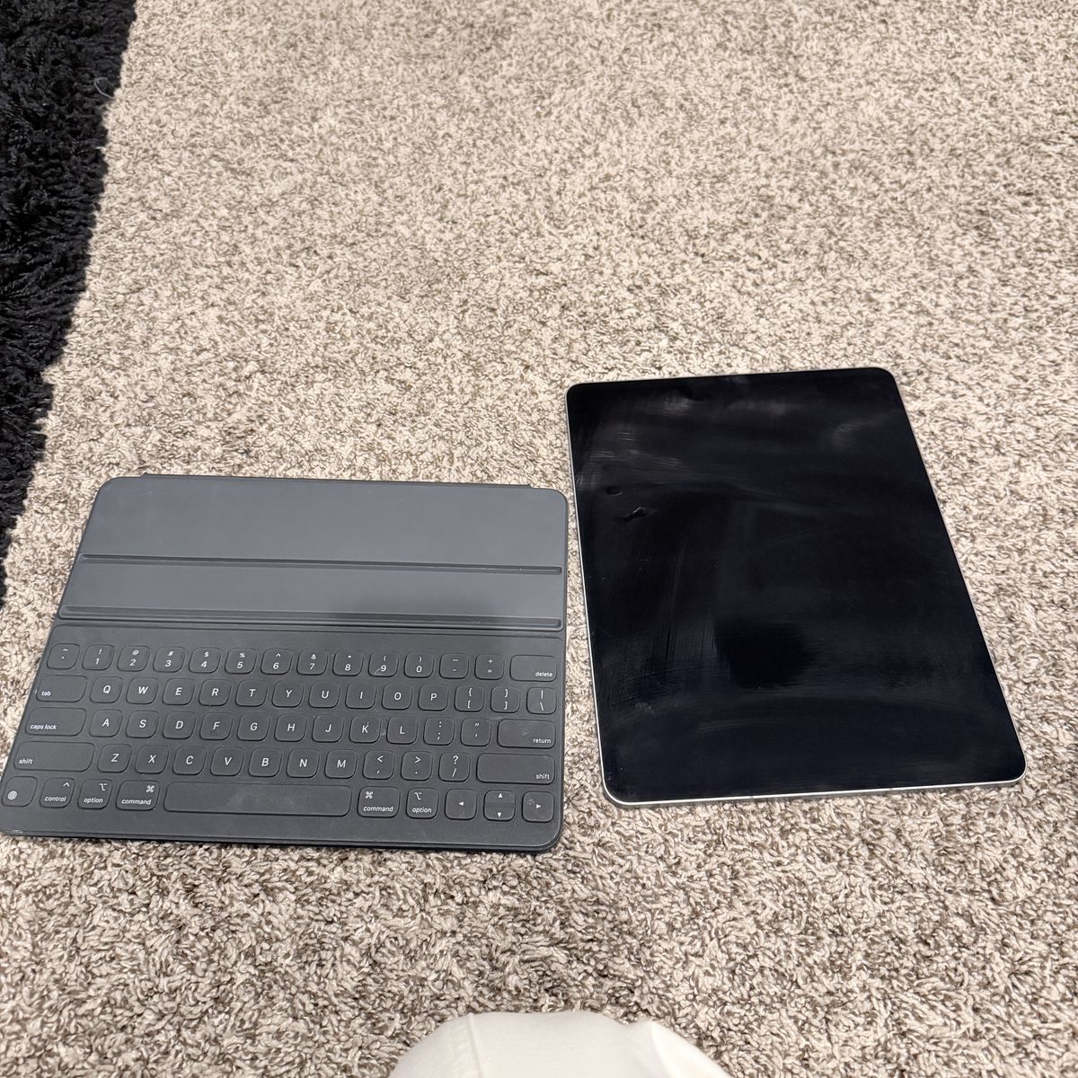iPad Pro 12.9-Inch 6th Gen 512GB Cellular with Keyboard