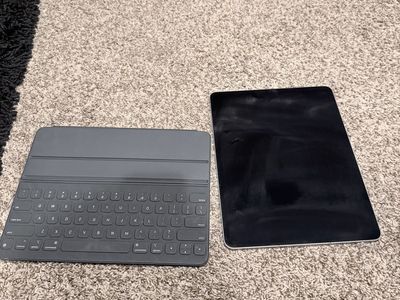 iPad Pro 12.9-Inch 6th Gen 512GB Cellular with Keyboard