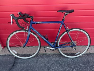 Cannondale R500 Road Bike — 56cm