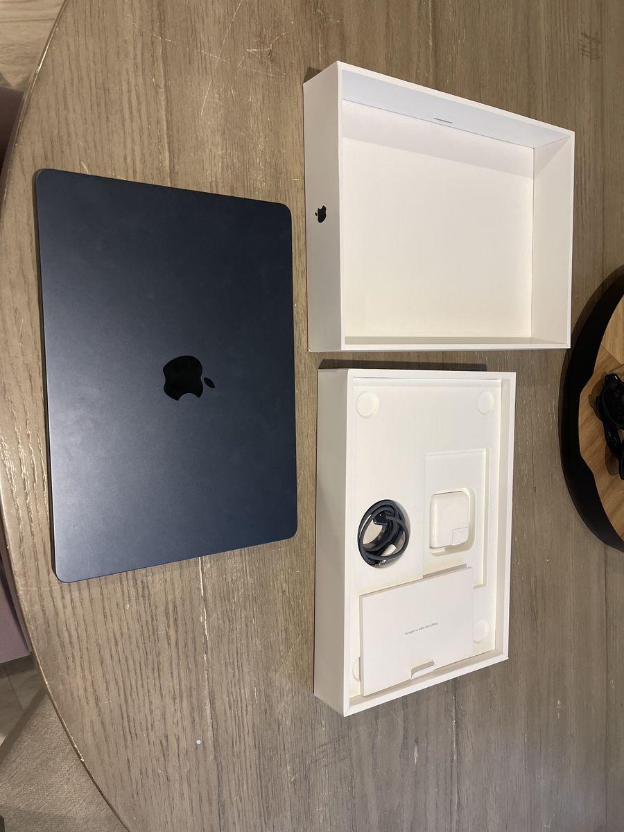 2022 M2 MacBook Air 13.6”, 8GB/256GB