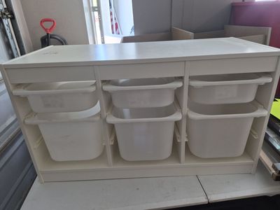 Storage bins