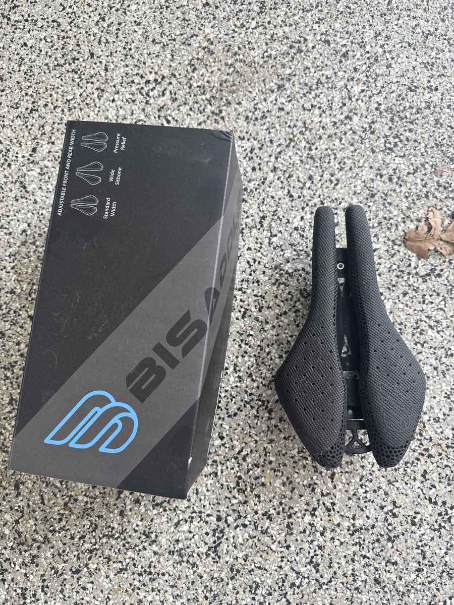 Bi saddle seat