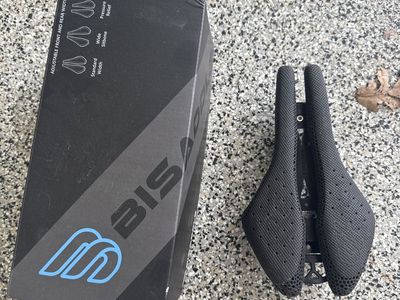 Bi saddle seat