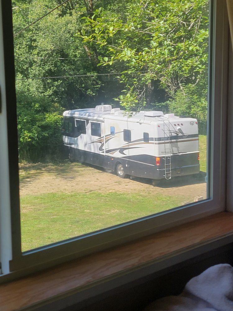 2000 Monaco Diplomat 38' Diesel Pusher Motorhome. 