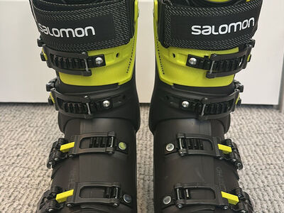 BRAND NEW SKI BOOTS