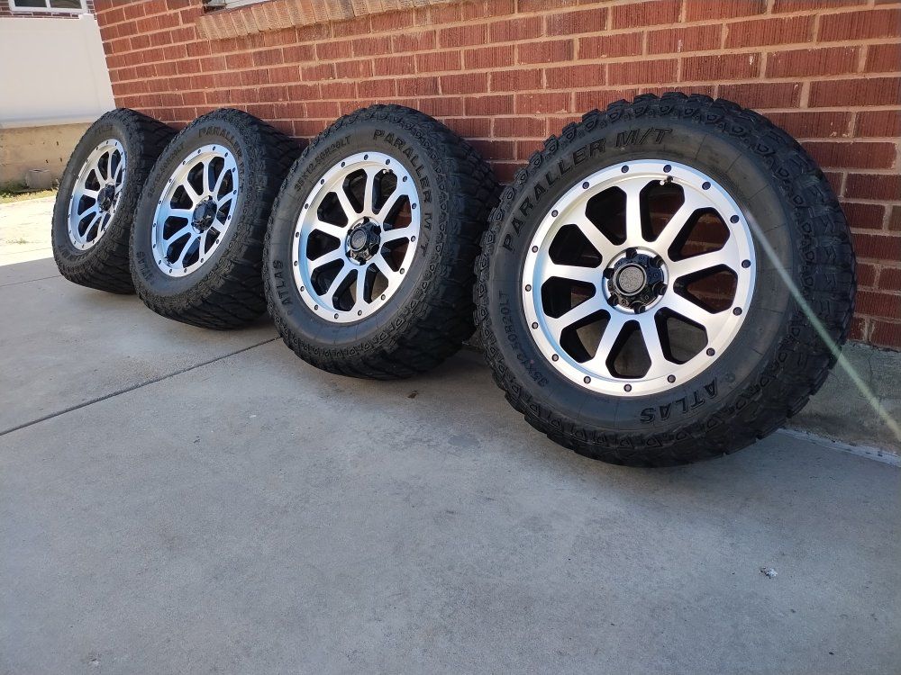 20x9 - 35" Tires 6x135