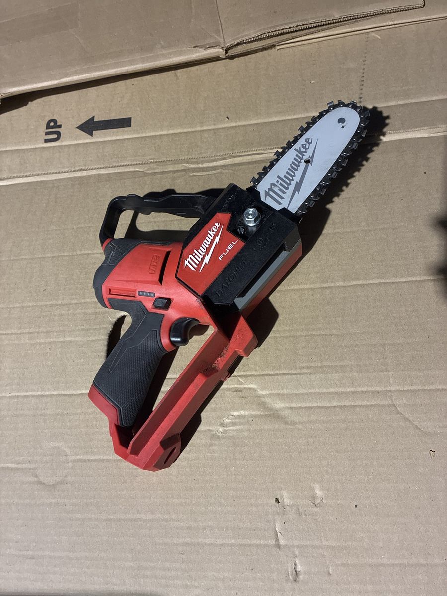 Milwaukee FUEL M12 Cordless Lithium-Ion HATCHET 6" Pruning Saw - Tool Only