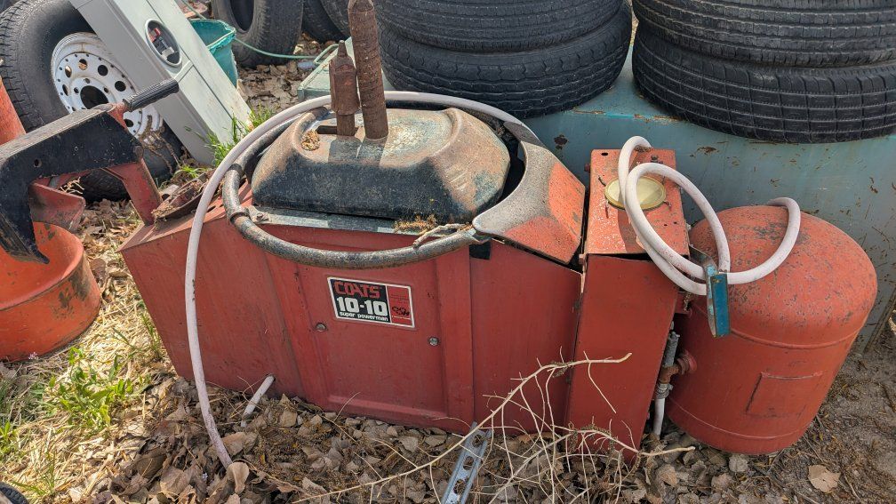 Coats 10-10 tire machine