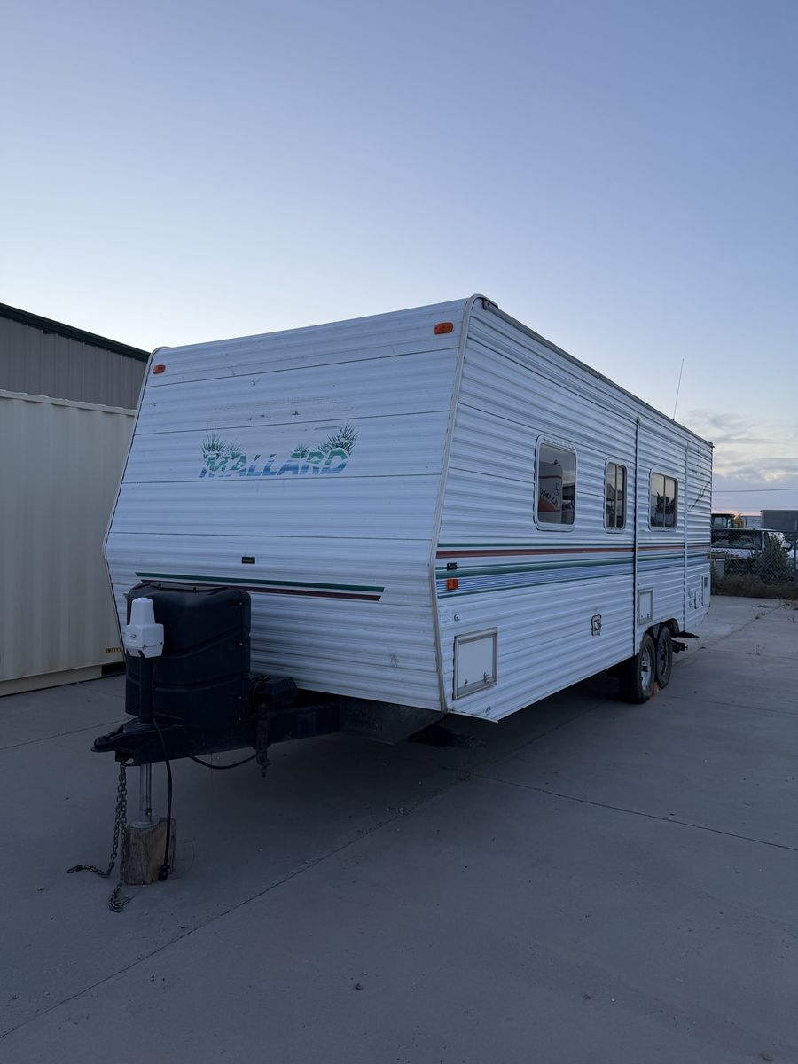 Fleetwood RV Mallard Travel Trailer - Spacious Bumper Pull Camper