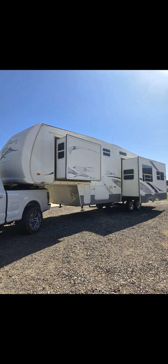 2005 Sierra by Forest River 33' 5th wheel