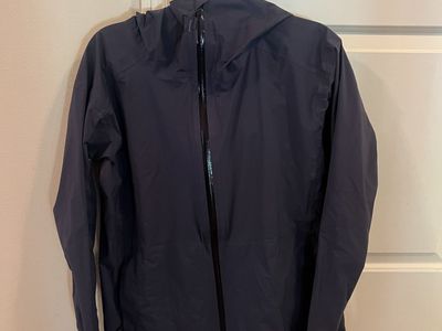 Truwear Voyage Lifestyle Men's Navy Blue Waterproof Rain Jacket - Size M (original price $85)