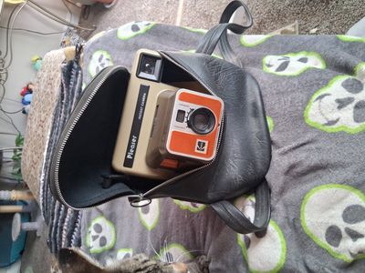 Kodak Pleaser Polaroid camera w/camera bag