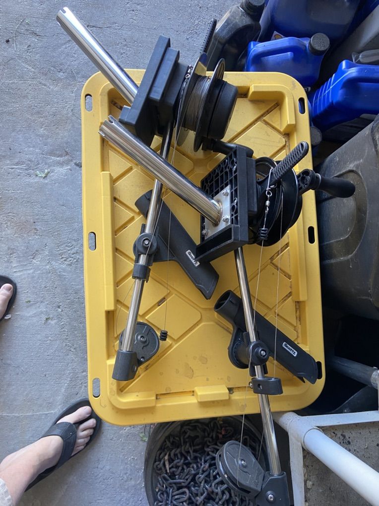 (2) Scotty 1050 Depthmaster Downriggers & Mounts